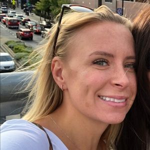 Meet your Posher, Lia